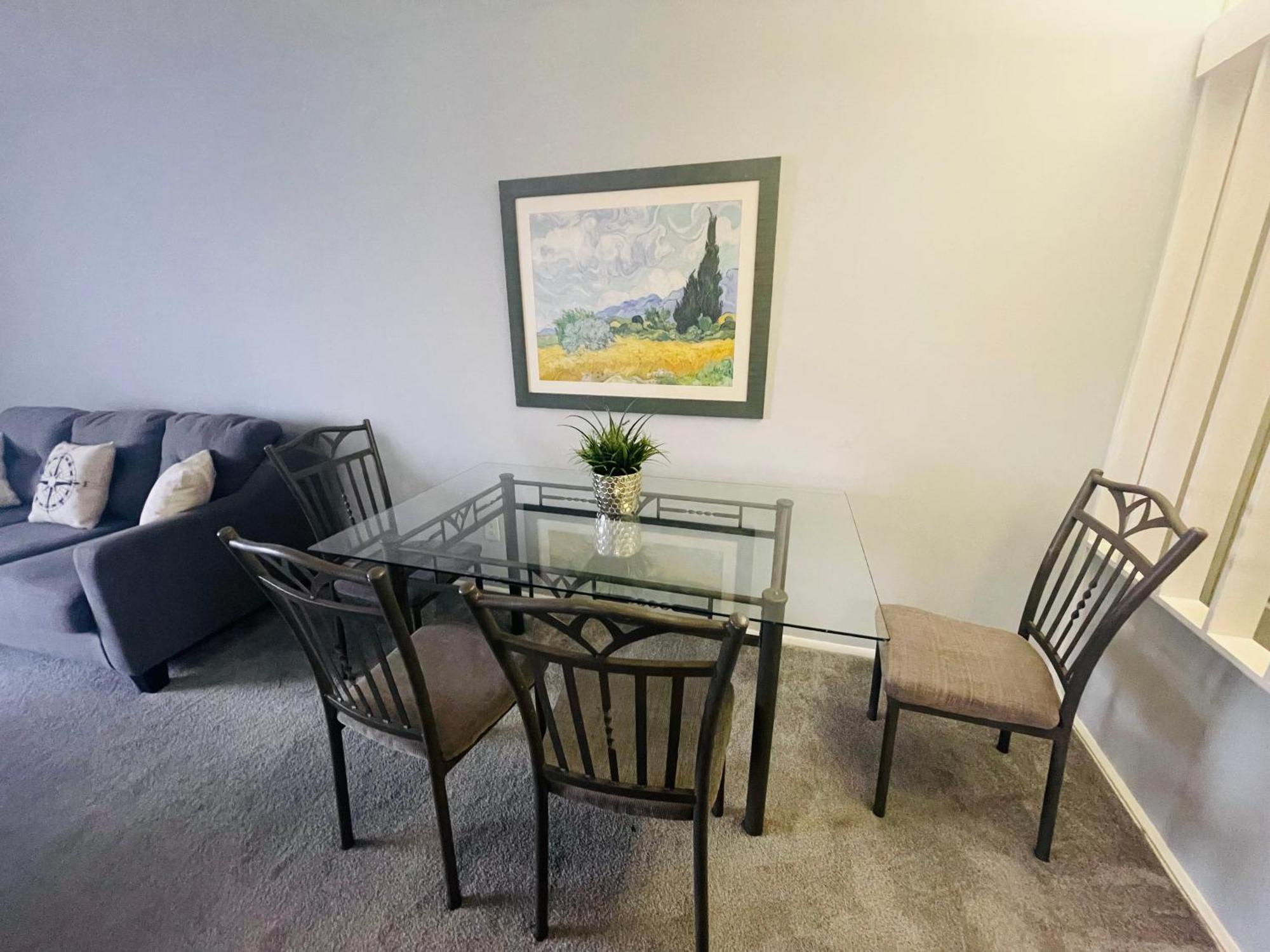 A Place Call In -30 Days Min Apartment *
